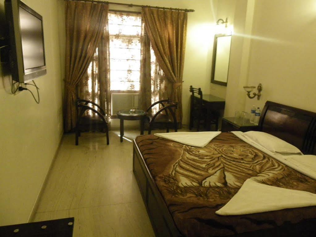 Hotel O Mid Town Delhi Zewnętrze zdjęcie