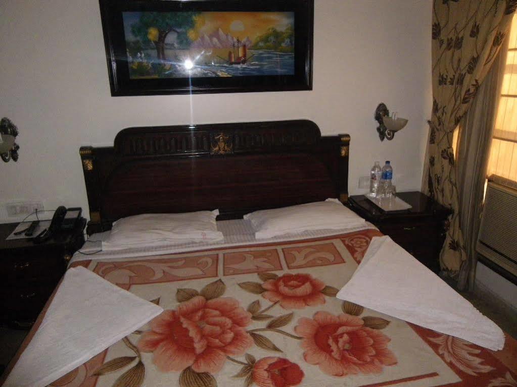 Hotel O Mid Town Delhi Zewnętrze zdjęcie
