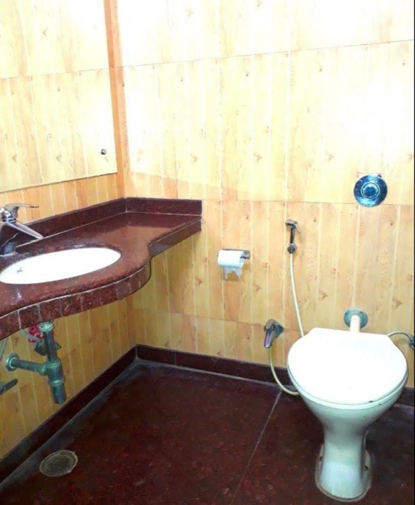 Hotel O Mid Town Delhi Zewnętrze zdjęcie